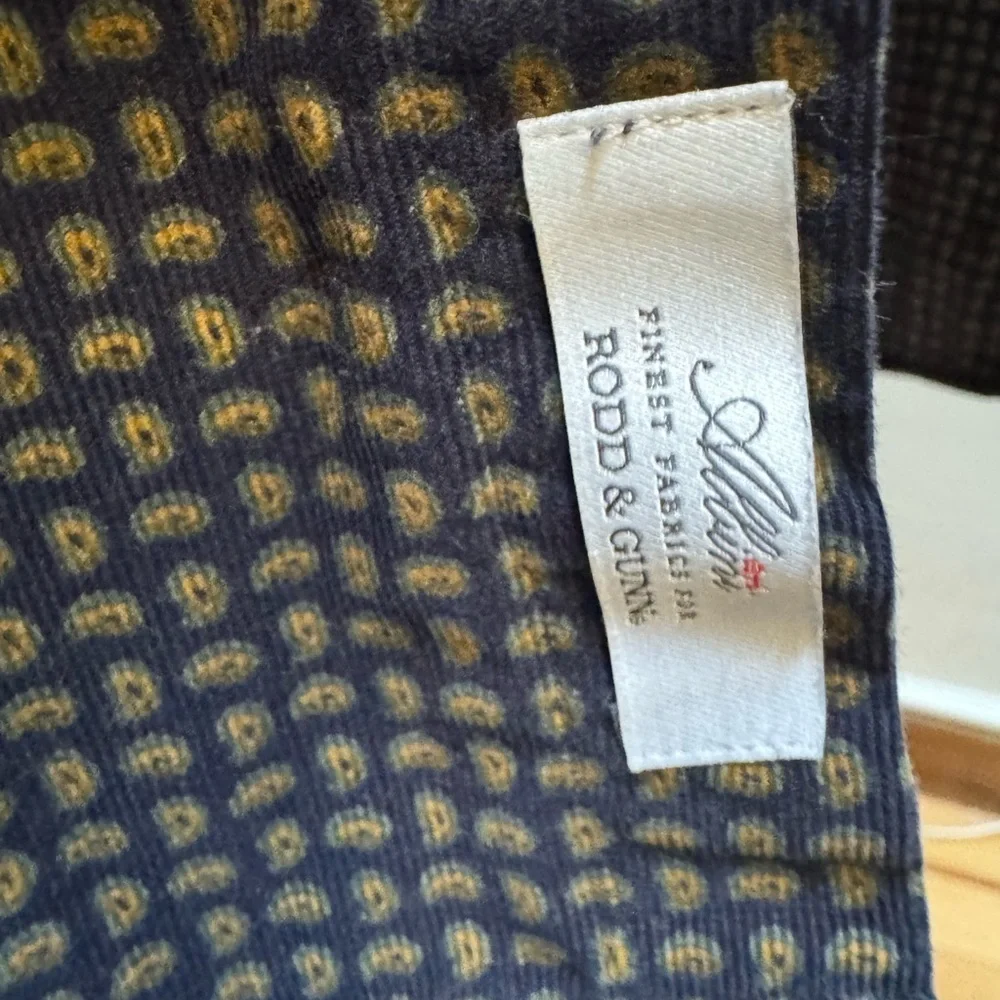 Rodd & Gunn Men's Light Corduroy Patterned Button Down Shirt